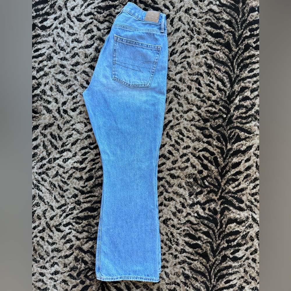 EUC American Eagle Ripped Highest Waist ‘90s Flare Jean in True Rinse Size 6 - Picture 5 of 11